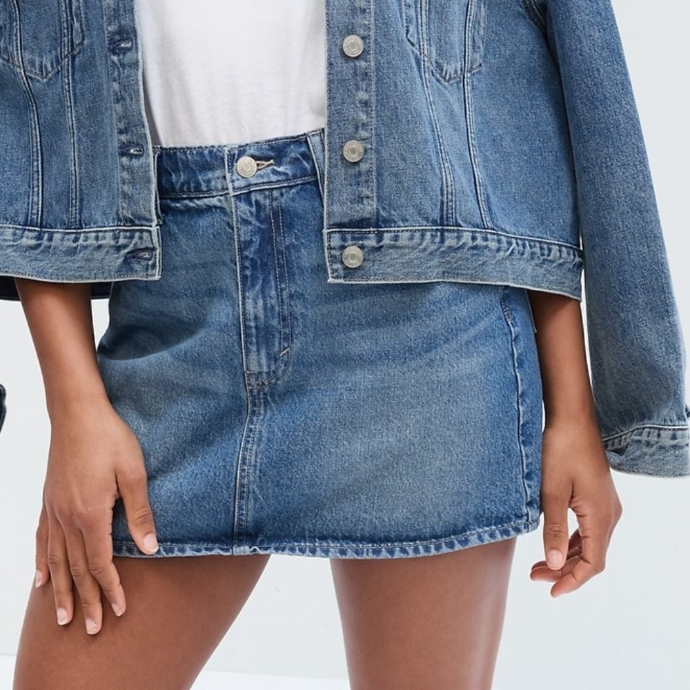 Gap denim mini skirt with washwell
